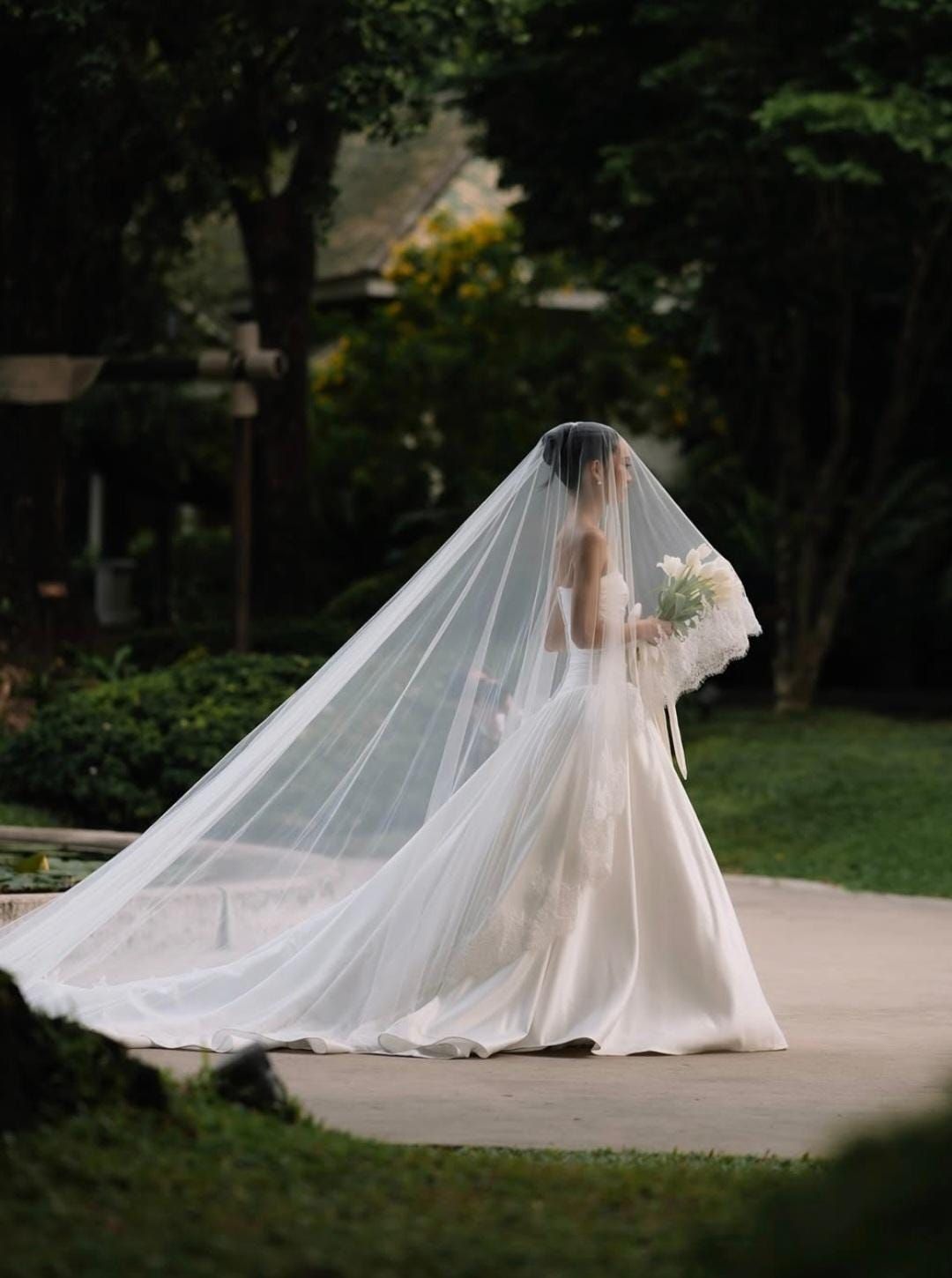What Are Wedding Veils Supposed to Look Like