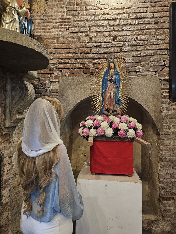 christian veil for women in mass and adoration