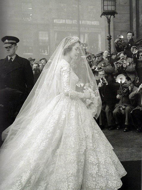 Deciding how to wear your wedding veil? Explore the tradition of the blusher, pros and cons of wearing a veil over your face, and modern styling tips to find the perfect look for your big day.