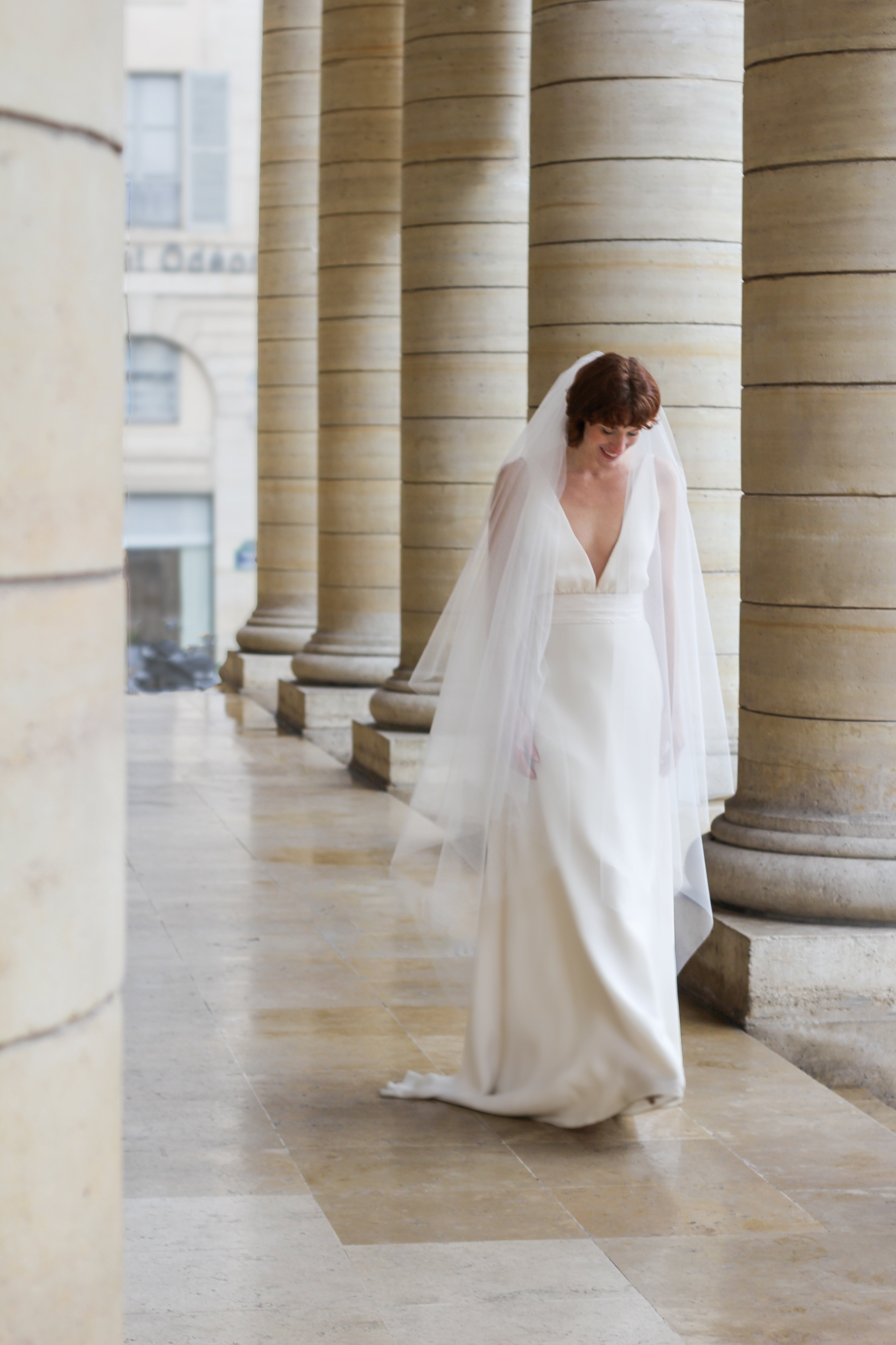 Elegant T'Aimer bridal veil featuring luxurious tulle for a timeless and sophisticated bridal look.